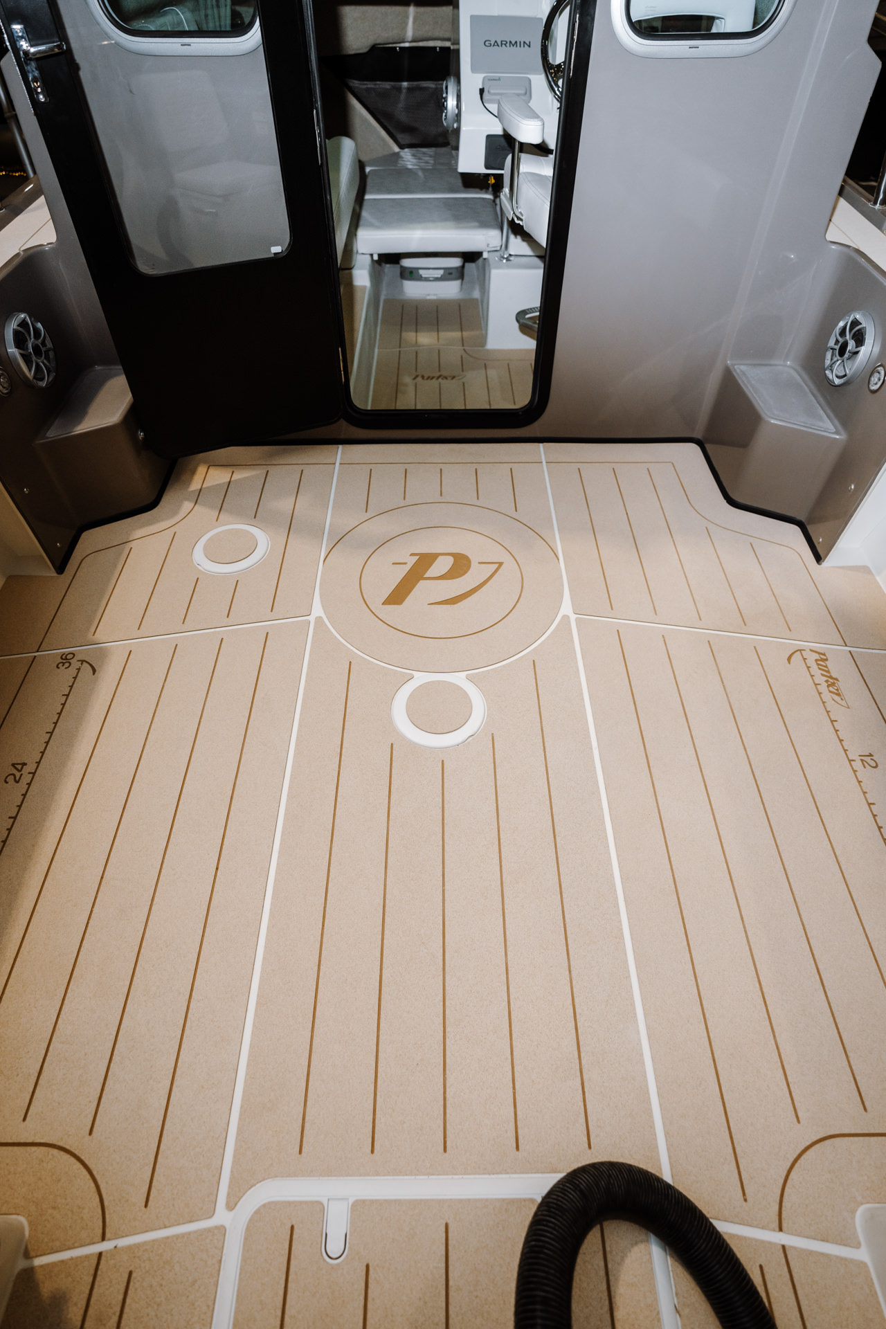 Parker Boats 217 Explorer Interior 01