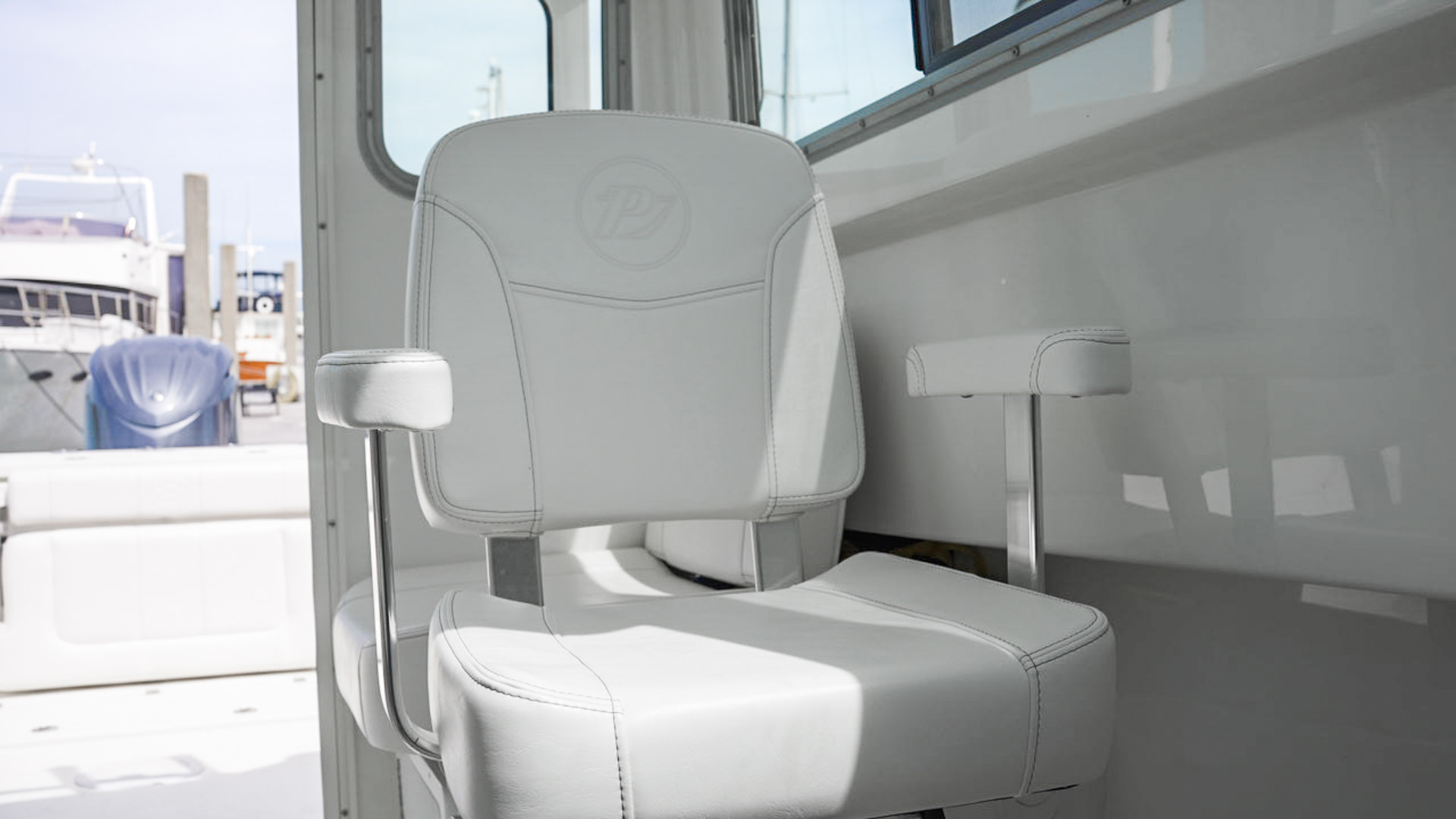 Parker Boats 227 Explorer Interior 01