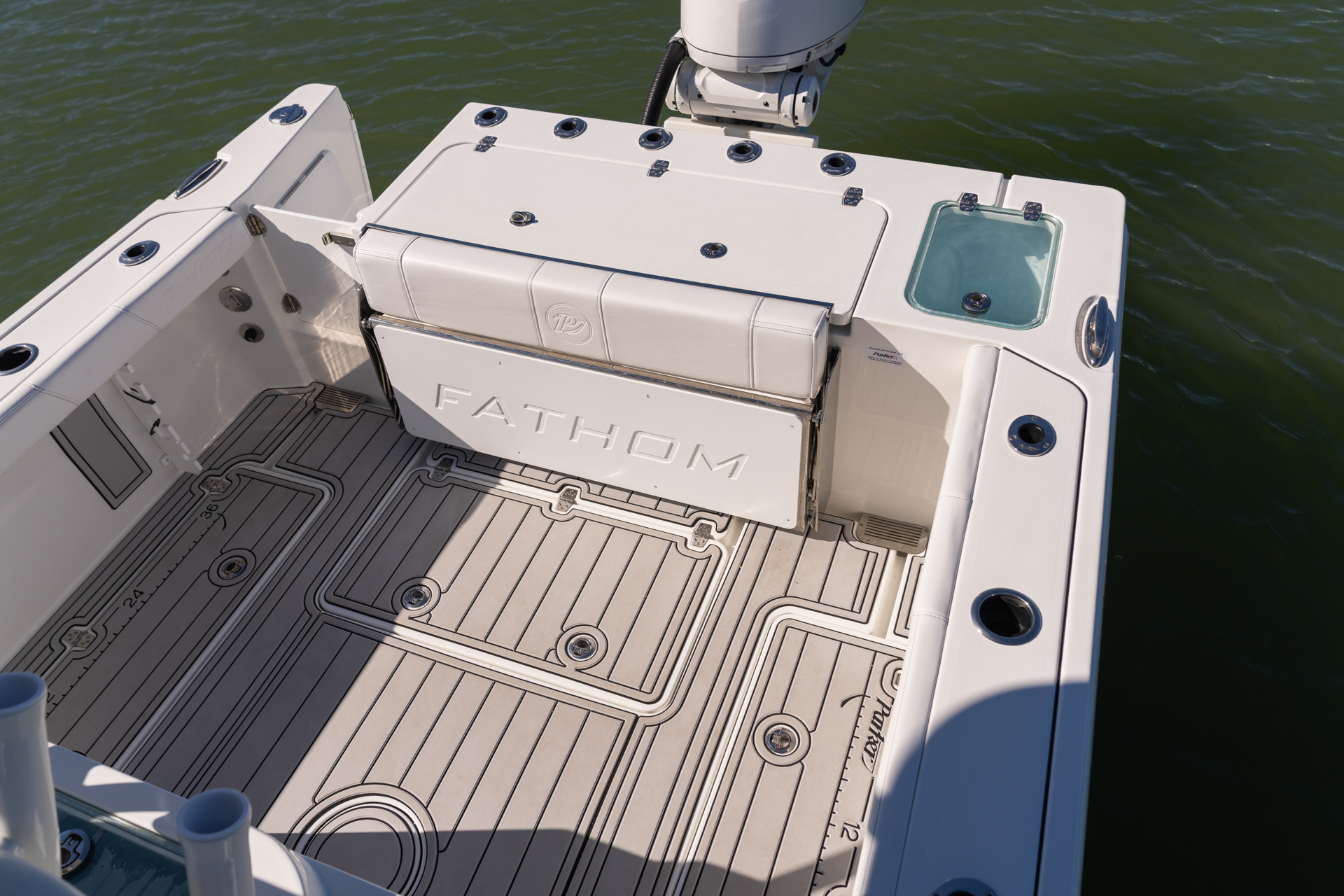 Parker Boats 254 Fathom Interior 01