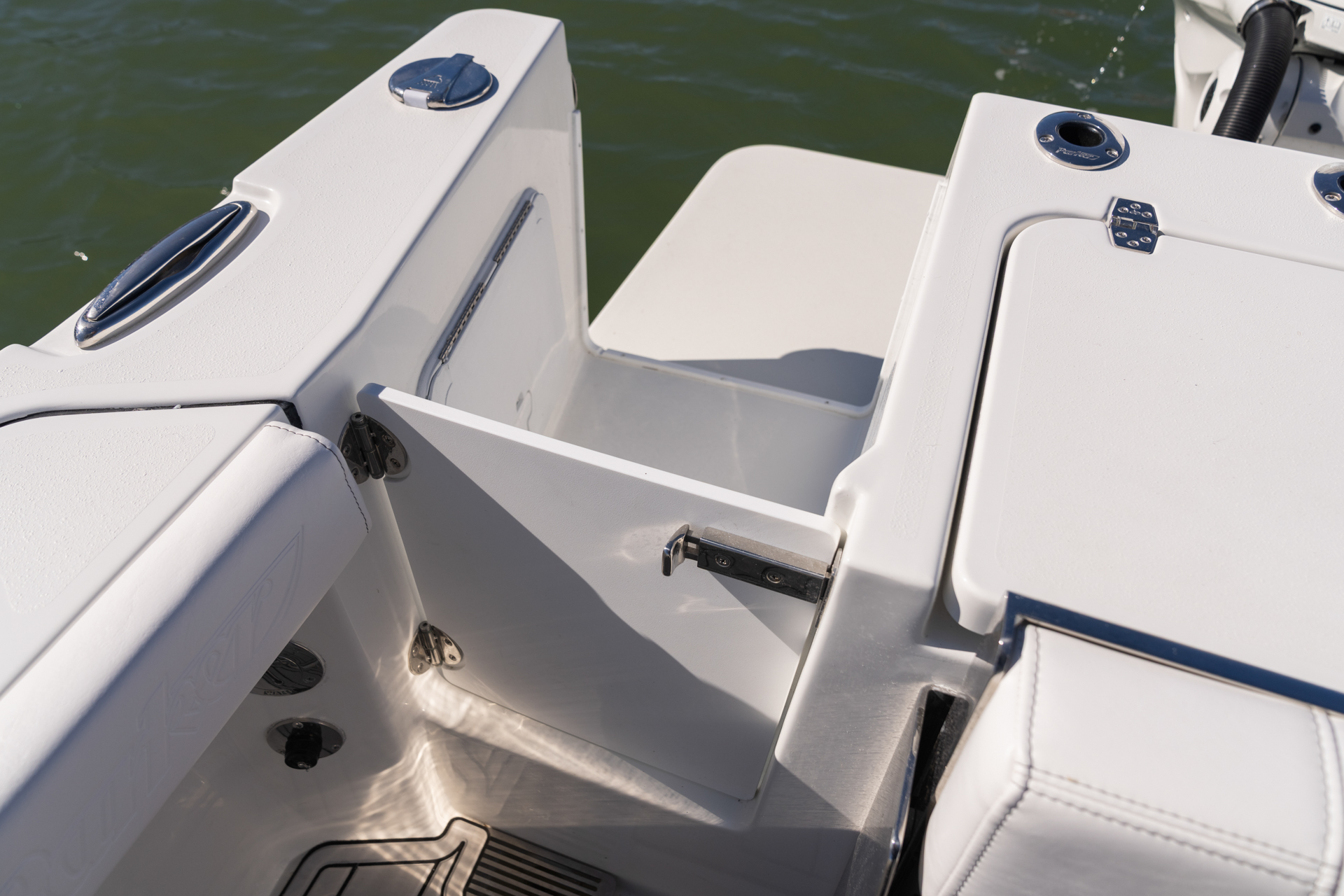 Parker Boats 254 Fathom Interior 03