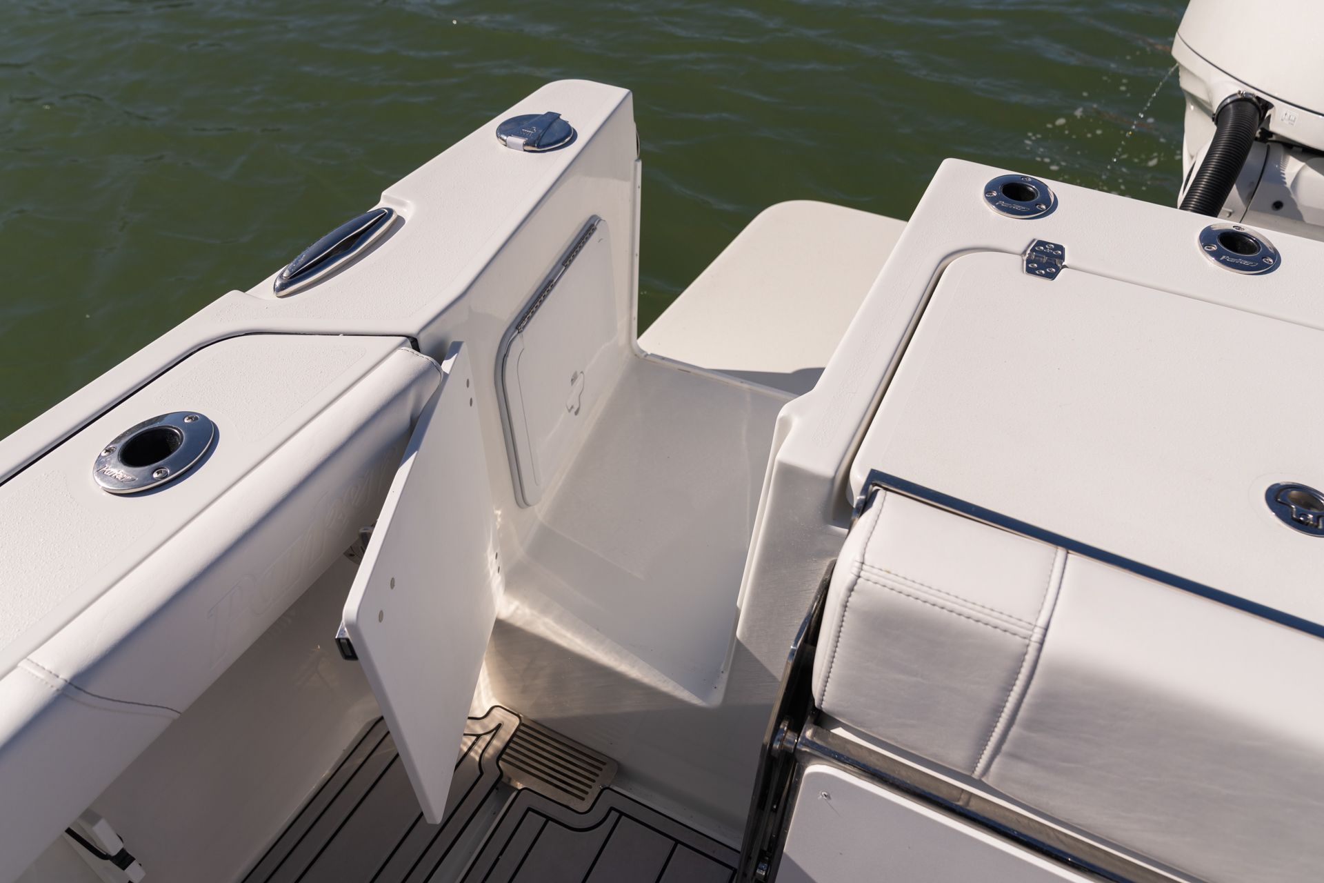 Parker Boats 254 Fathom Interior 04