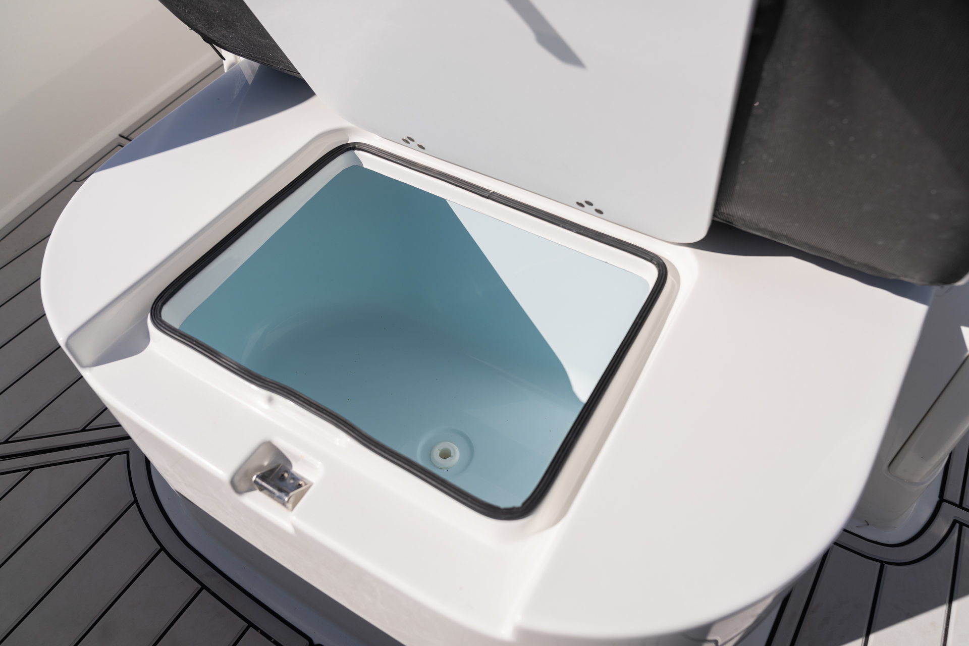 Parker Boats 254 Fathom Interior 14